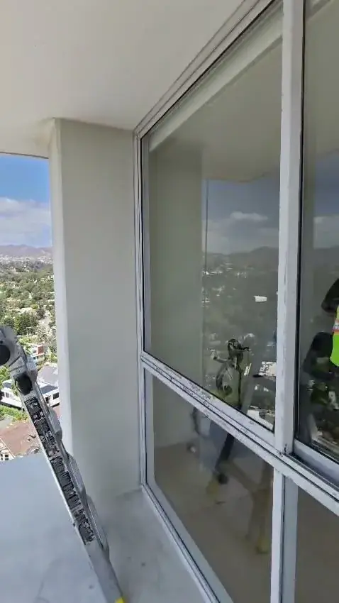 Window wall glazing installation on a Los Angeles high-rise