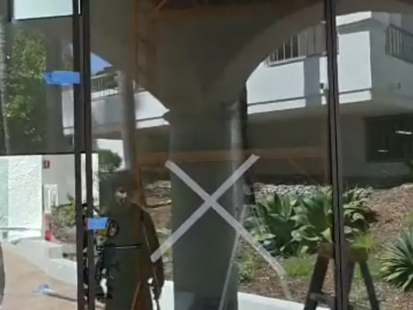 Glass deck railing replacement by Versa Glass Co. in Los Angeles